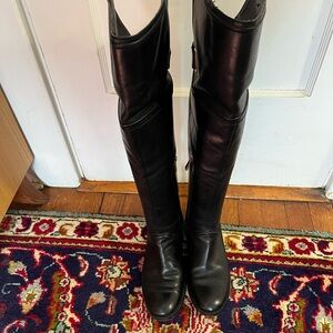 Sleek Black Over the Knee Boots with Streamlined Silhouette